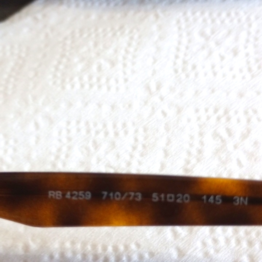 Ray-Ban Sunglasses 😎 - Picture 4 of 4